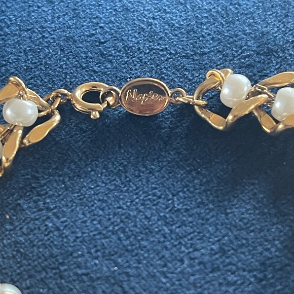 Napier Vintage Bracelet Beautiful 7”L likeNew can wear for any gold with pearls - Picture 2 of 3